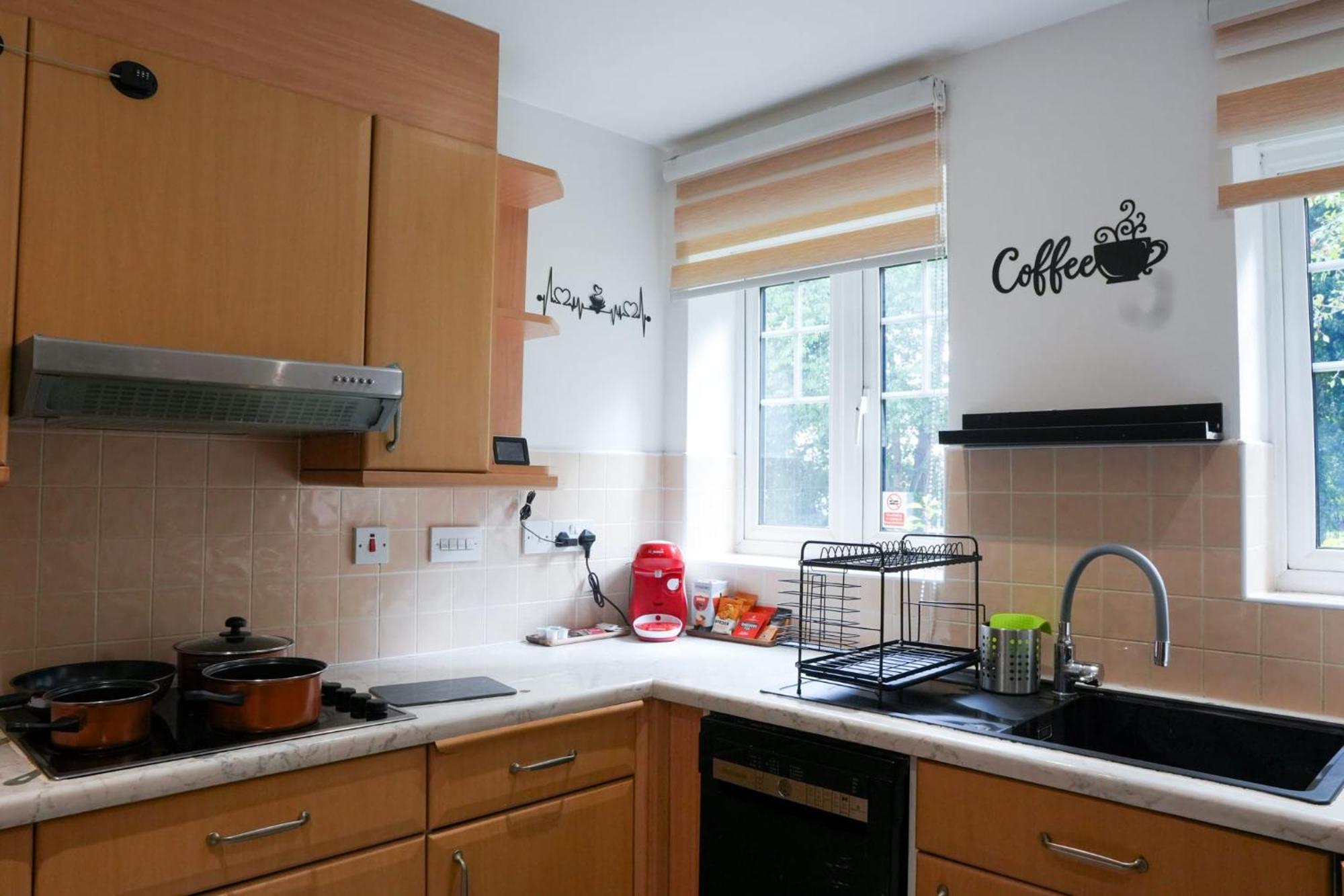 Whole 2-Bed Apartment - Contractors, Professionals, Ulez Free, Free Parking, B'Ham City 10Mins Birmingham Kültér fotó