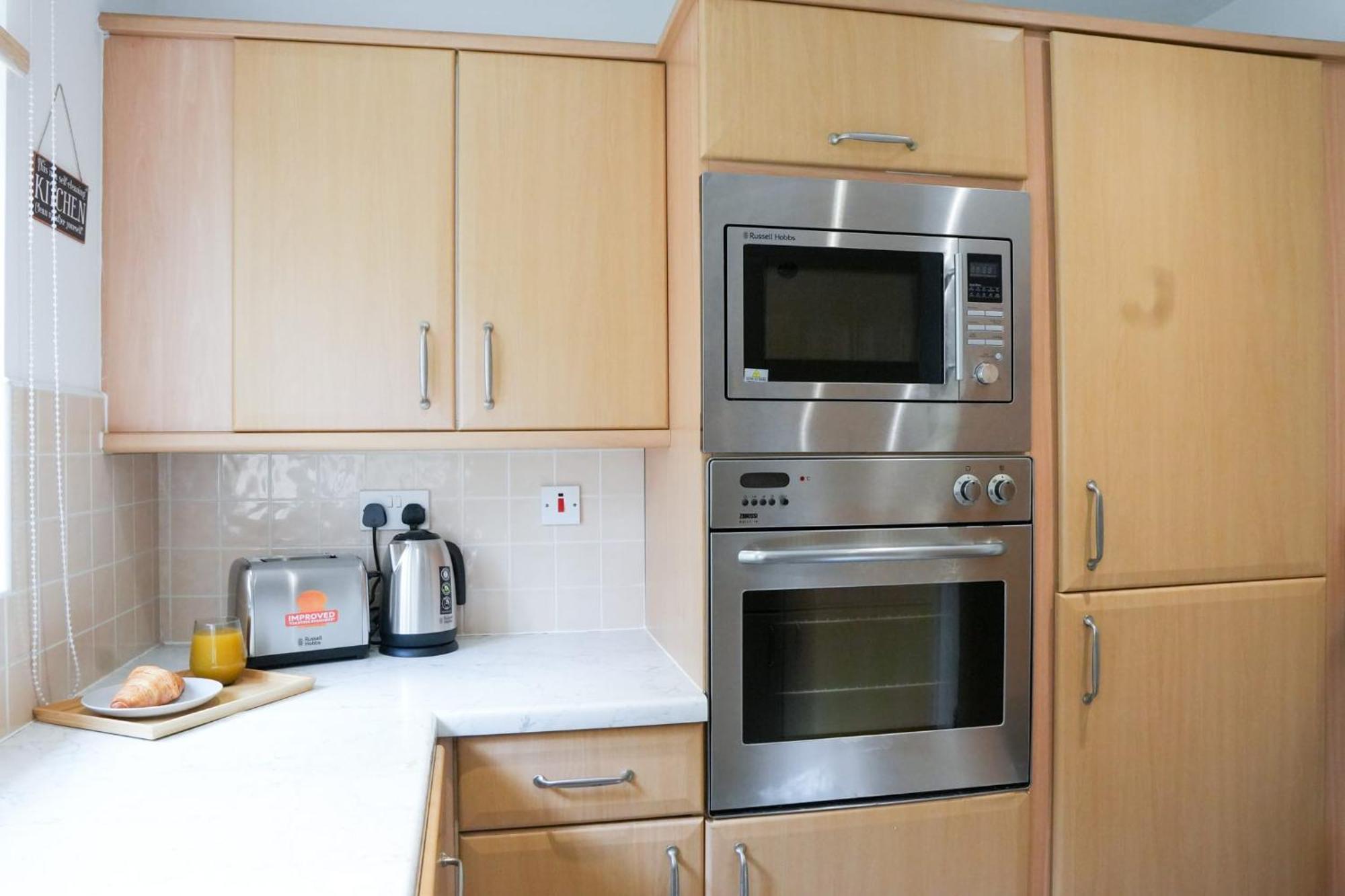 Whole 2-Bed Apartment - Contractors, Professionals, Ulez Free, Free Parking, B'Ham City 10Mins Birmingham Kültér fotó