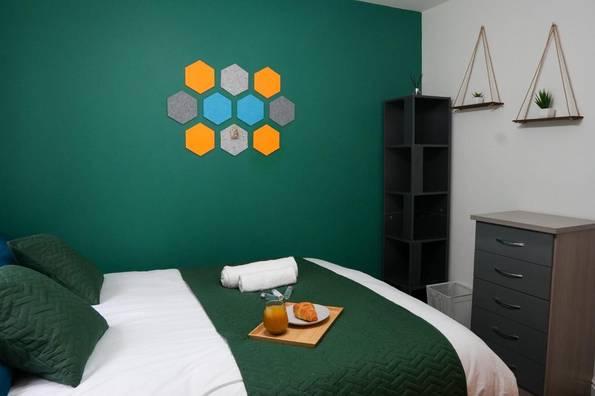 Whole 2-Bed Apartment - Contractors, Professionals, Ulez Free, Free Parking, B'Ham City 10Mins Birmingham Kültér fotó